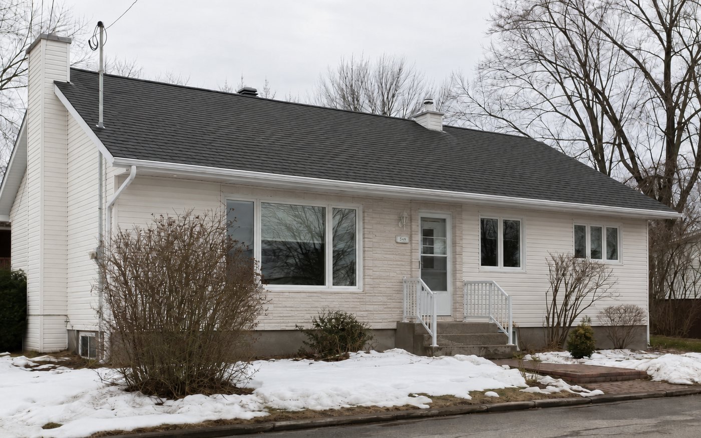 Après : toiture refaite à neuf d'un bungalow à Senneville
